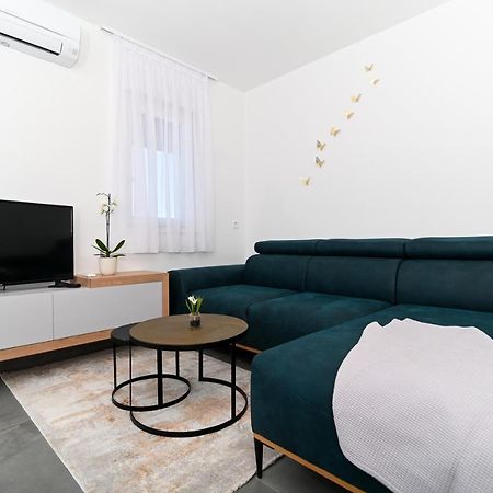 Apartment Laura, Free Parking, Balcony, 4 Ppl 트로기르 외부 사진