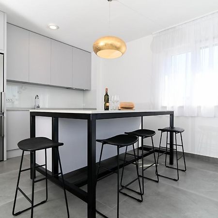 Apartment Laura, Free Parking, Balcony, 4 Ppl 트로기르 외부 사진