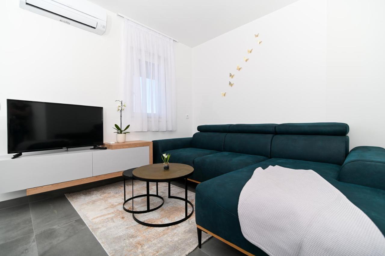 Apartment Laura, Free Parking, Balcony, 4 Ppl 트로기르 외부 사진