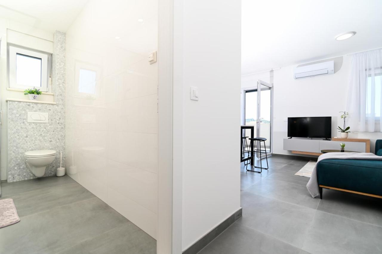 Apartment Laura, Free Parking, Balcony, 4 Ppl 트로기르 외부 사진