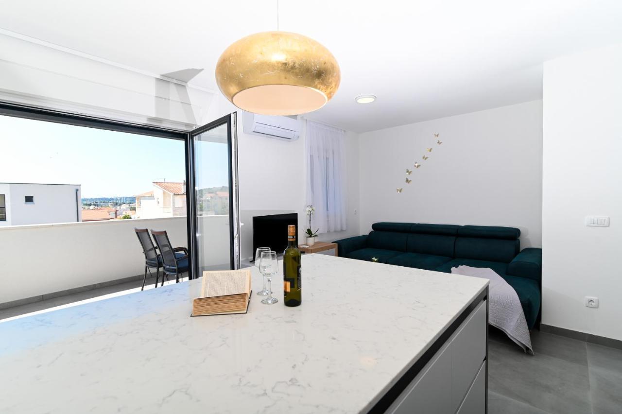 Apartment Laura, Free Parking, Balcony, 4 Ppl 트로기르 외부 사진