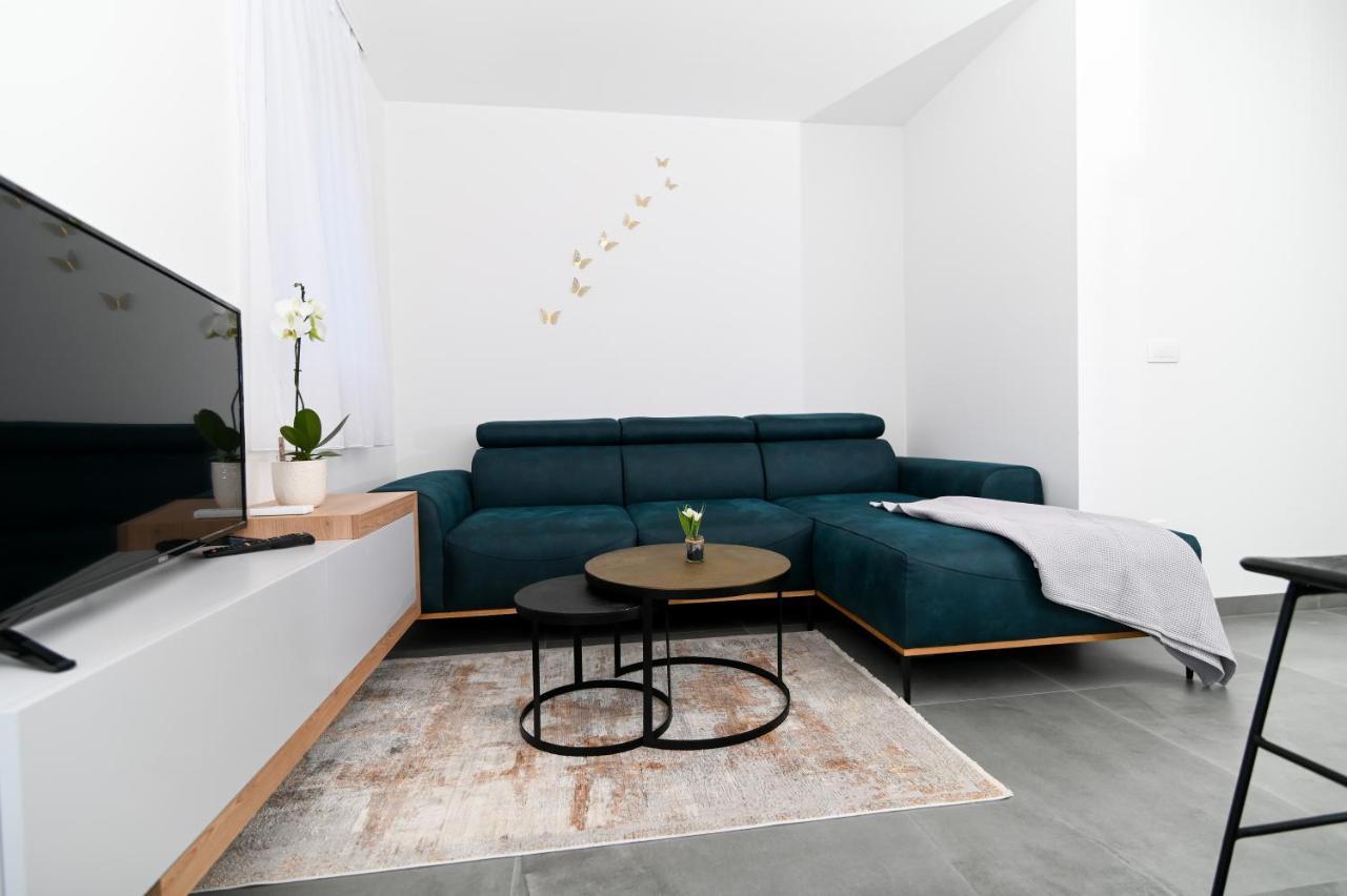 Apartment Laura, Free Parking, Balcony, 4 Ppl 트로기르 외부 사진