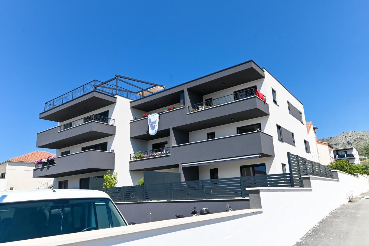 Apartment Laura, Free Parking, Balcony, 4 Ppl 트로기르 외부 사진
